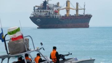 مضيق هرمز.. نقطة اختناق نفطي تهدد سلاسل الإمداد واستقرار الاقتصاد العالمي مضيق هرمز.. نقطة اختناق نفطي تهدد سلاسل الإمداد واستقرار الاقتصاد العالمي