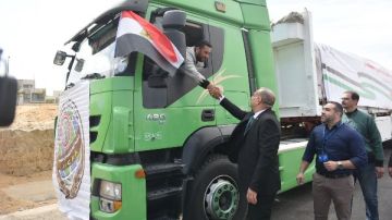 وزير التموين يعلن إرسال القافلة 16 إلى غزة محملة بـ130 طن مساعدات وزير التموين يعلن إرسال القافلة 16 إلى غزة محملة بـ130 طن مساعدات