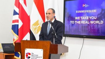 وزير الخارجية يعقد لقاء تفاعليا مع طلاب الجامعة البريطانية بمصر ويشهد توقيع مذكرة تفاهم بين الوزارة والجامعة