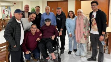 وفد المهن التمثيلية يزور الفنان محيي إسماعيل داخل دار إقامة كبار الفنانين وفد المهن التمثيلية يزور الفنان محيي إسماعيل داخل دار إقامة كبار الفنانين