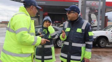 رئيس صرف الإسكندرية يقود أعمال كسح مياه الأمطار بمنطقة وسط