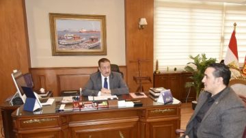 لبحث خطة تطوير شبكات الاتصالات.. محافظ بورسعيد يستقبل مدير عام منطقة بورسعيد للمصرية للاتصالات