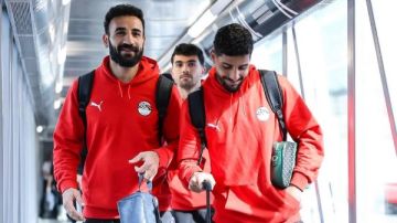 لقطات من وصول بعثة مصر إلى مدريد استعدادا لمواجهة المنتخب الإسباني .. صور