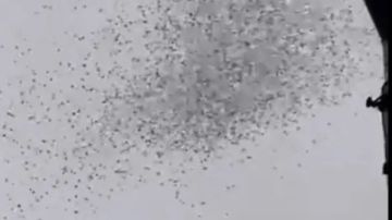 منشورات إسرائيلية فوق بيروت تدعو لمواجهة حزب الله.. والجيش اللبناني يحذر المواطنين