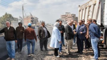 بطول 1.5 كم وتكلفة 6 مليون جنيه.. توسعة ورصف طريق كوبري البحر أبو طبل بمنيا القمح