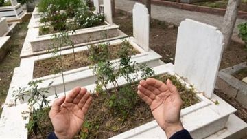 هل زيارة المقابر أول يوم العيد حرام؟.. جائزة للرجال والنساء بـ3 شروط