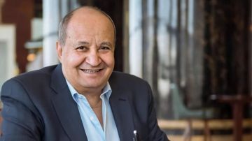  وحيد وأيامه .. المتحدة تحتفي بمسيرة وحيد حامد بفيلم وثائقي