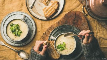 وزارة الصحة تكشف عن أطعمة تساعد الجسم على التدفئة في الطقس البارد وزارة الصحة تكشف عن أطعمة تساعد الجسم على التدفئة في الطقس البارد