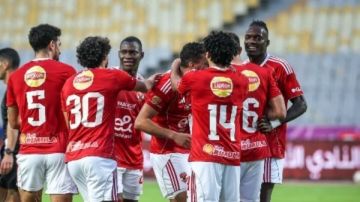 رسميا.. كاف يمنع حضور جماهير الأهلي مباراتين.. ويغرم النادي 60 ألف دولار