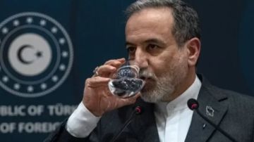 عاجل وزير الخارجية الإيراني بعد استهداف مصنعين ومواقع نووية: إسرائيل ستدفع ثمنا باهظا عاجل وزير الخارجية الإيراني بعد استهداف مصنعين ومواقع نووية: إسرائيل ستدفع ثمنا باهظا