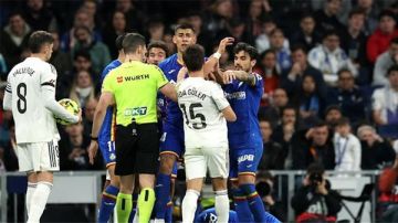 ماركا: الأداء الباهت يثير الإحباط لدى جماهير ريال مدريد.. والغضب الحقيقي لم يأت