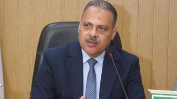 محافظ الشرقية يصدر 18 قرارا تأديبيا لـ 35 من العاملين المقصرين