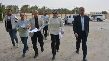 محافظ الوادي الجديد تتفقد موقف سيارات الأقاليم السابق بمدينة الخارجة