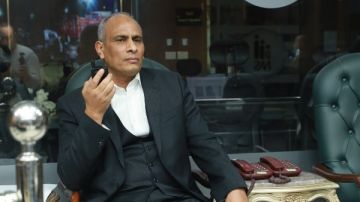 من مركز السيطرة .. محافظ كفر الشيخ يتابع غلق المحال التجارية صور