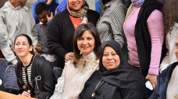 أكبر إفطار جماعي في مصر.. السفيرة نبيلة مكرم وسط أهالي المطرية