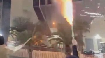 ألعاب نارية أمام فندق بعثة الأهلي قبل قمة الترجي في رادس بدوري أبطال أفريقيا ألعاب نارية أمام فندق بعثة الأهلي قبل قمة الترجي في رادس بدوري أبطال أفريقيا