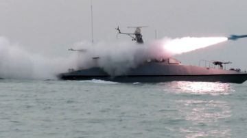 الحرس الثوري لـ ترامب: إذا كنت تمتلك الجرأة أدخل سفنك الحربية إلى الخليج الحرس الثوري لـ ترامب: إذا كنت تمتلك الجرأة أدخل سفنك الحربية إلى الخليج