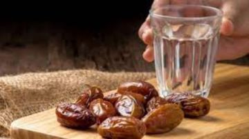 هل إمساك الصائم عن المفطرات يكون قبل أذان الفجر بوقت معين؟.. الإفتاء توضح هل إمساك الصائم عن المفطرات يكون قبل أذان الفجر بوقت معين؟.. الإفتاء توضح