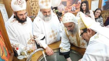 أسقف إيبارشية أبو قرقاصر يدشن معمودية وأواني مذبح ويرسم شمامسة جدد