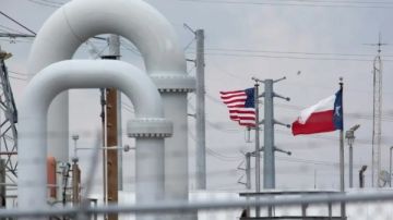 الولايات المتحدة تقرض شركات النفط 45 مليون برميل للحد من ارتفاع الأسعار