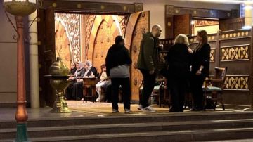 بدء عزاء المخرج أحمد عاطف من مسجد الشرطة.. بث مباشر