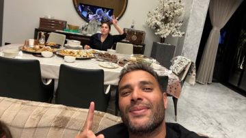 رامي صبري لزوجته عبر إنستجرام: نمبر وان في أكل رمضان