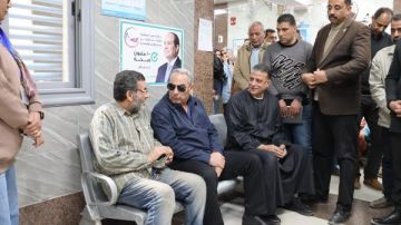 محافظ الإسماعيلية يتفقد مركز طب الأسرة بقرية نفيشة