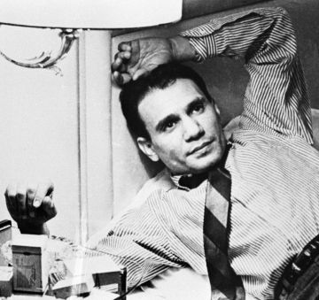 آخر ملوك مصر يزور منزل عبدالحليم حافظ عشية ذكرى وفاته الـ49