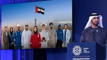 خلال تسلمه جائزة دولية.. وزير الصناعة الإماراتي: تهديد الملاحة في هرمز إرهاب اقتصادي خلال تسلمه جائزة دولية.. وزير الصناعة الإماراتي: تهديد الملاحة في هرمز إرهاب اقتصادي