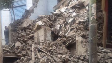 عمره 100 عام.. إزالة فورية لمنزل متصدع وآيل للسقوط بطوخ