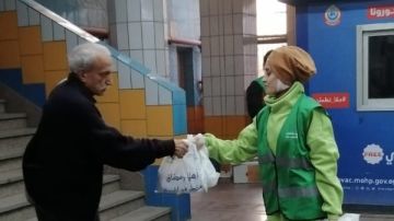 مترو الأنفاق: توزيع 150 ألف وجبة إفطار صائم صور مترو الأنفاق: توزيع 150 ألف وجبة إفطار صائم صور