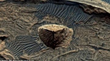 هرم غامض على المريخ يثير الجدل مجددا.. بين فرضيات العلم وخيال الحضارات المفقودة