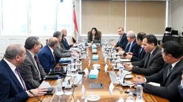 وزيرة الإسكان تتابع جهود توطين صناعة المهمات المستخدمة في مشروعات مياه الشرب