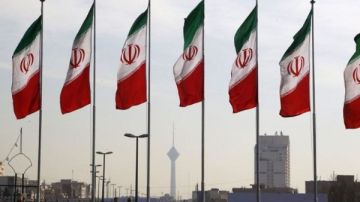 الرئيس الإيراني يعين قائد الحرس الثوري وزيرا للدفاع