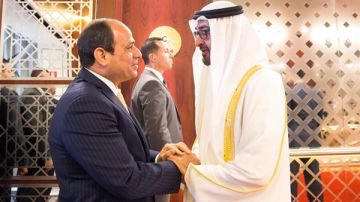 السيسي لـ محمد بن زايد: أمن الخليج جزء لا يتجزأ من الأمن القومي المصري السيسي لـ محمد بن زايد: أمن الخليج جزء لا يتجزأ من الأمن القومي المصري