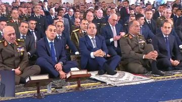 بعد أداء الصلاة .. الرئيس السيسي يستمع إلى خطبة عيد الفطر المبارك