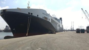 بعد تحسن الأحوال الجوية.. ميناء دمياط يستقبل 6 سفن