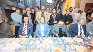 محافظ أسيوط يشارك أهالي وشباب منطقة الأربعين بحي غرب مائدة الإفطار الجماعي ويشيد بروح التكافل والمبادرات المجتمعية
