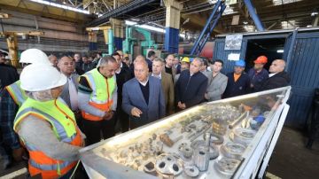 وزير النقل يتفقد ورش عربات جبل الزيتون بالإسكندرية صور وزير النقل يتفقد ورش عربات جبل الزيتون بالإسكندرية صور