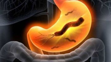 انتبه.. 7 أطعمة قد تفاقم أعراض جرثومة المعدة وتؤخر الشفاء