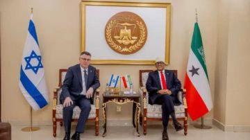 بلومبرج: إسرائيل تخطط لقاعدة استراتيجية عند مدخل البحر الأحمر لمواجهة الحوثيين بلومبرج: إسرائيل تخطط لقاعدة استراتيجية عند مدخل البحر الأحمر لمواجهة الحوثيين