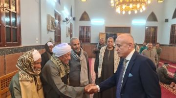 محافظ الأقصر يؤدي صلاة التراويح بمسجد أبو بكر الصديق بنجع أحمد سليم ويستمع لمقترحات الأهالي