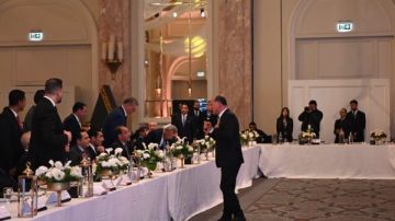 وزير التموين: الاحتياطي الإستراتيجي من السلع آمن وتنويع مصادر القمح لمواجهة تداعيات الحروب وزير التموين: الاحتياطي الإستراتيجي من السلع آمن وتنويع مصادر القمح لمواجهة تداعيات الحروب