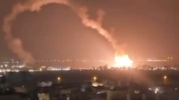 إيران تطلق الموجة 75 .. انفجارات تهز تل أبيب وصواريخ عنقودية تشعل سماء الأرض المحتلة إيران تطلق الموجة 75 .. انفجارات تهز تل أبيب وصواريخ عنقودية تشعل سماء الأرض المحتلة