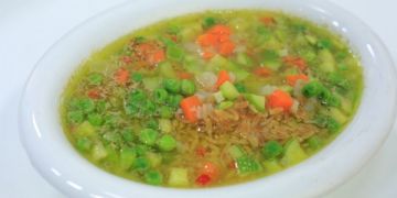 بمذاق شهي.. طريقة عمل شوربة الخضار بلسان العصفور