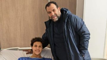 رئيس قطاع الناشئين بنادي إنبي يطمئن على اللاعب سيف أحمد