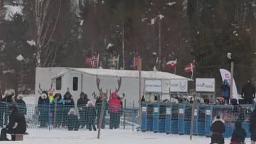 سباقات الرنة تجذب الحشود في شمال فنلندا قرب الحدود مع روسيا.. فيديو سباقات الرنة تجذب الحشود في شمال فنلندا قرب الحدود مع روسيا.. فيديو