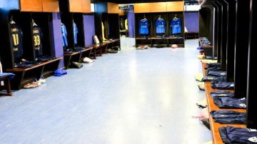 شاهد.. زي نادي الزمالك داخل غرفة ملابس استاد الدفاع الجوي قبل مواجهة بيراميدز شاهد.. زي نادي الزمالك داخل غرفة ملابس استاد الدفاع الجوي قبل مواجهة بيراميدز