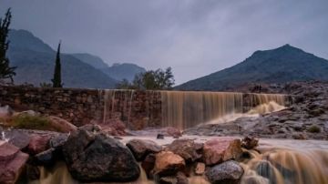 شلالات في قلب جبال ووديان سانت كاترين.. سيول وأمطار جنوب سيناء ترسم لوحة طبيعية وتنعش السياحة شلالات في قلب جبال ووديان سانت كاترين.. سيول وأمطار جنوب سيناء ترسم لوحة طبيعية وتنعش السياحة