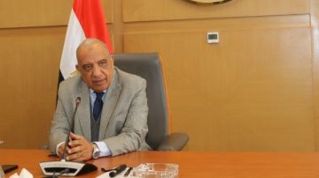 وزير الكهرباء يجتمع باللجنة الاستراتيجية لمتابعة تنفيذ إجراءات ترشيد الإنفاق الحكومي وزير الكهرباء يجتمع باللجنة الاستراتيجية لمتابعة تنفيذ إجراءات ترشيد الإنفاق الحكومي